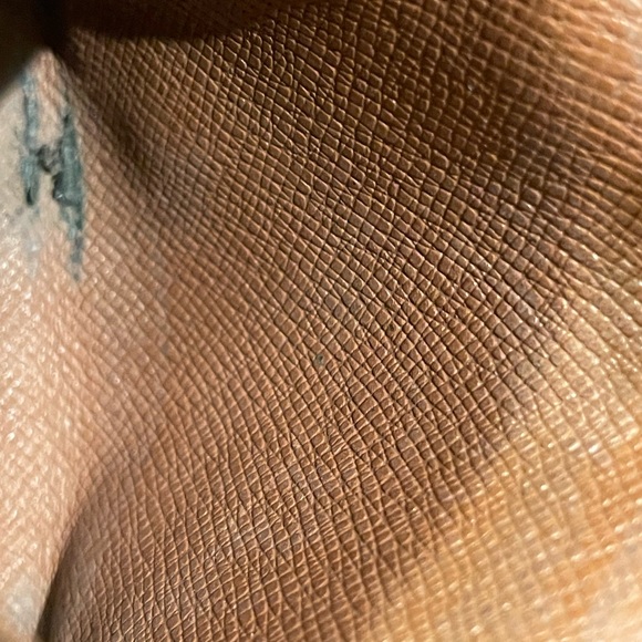 Louis Vuitton 6 key in monogram - Picture 9 of 10